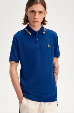 Compra Fred Perry polo de manga corta color cobalto sombreado con ribete de dos franjas. Polo de manga corta para hombre