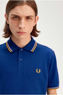 Compra polo de manga corta Fred Perry cobalto sombreado con ribetes. M3600 Y28. Ropa hombre