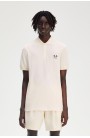 Fred Perry polo color crudo con corona de laurel vintage y Chosen by Champions bordado