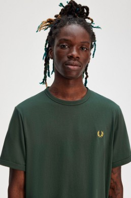 Camiseta verde para hombre marca Fred Perry con manga corta