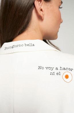 Chaqueta blanca bordados bonjour Vilagallo