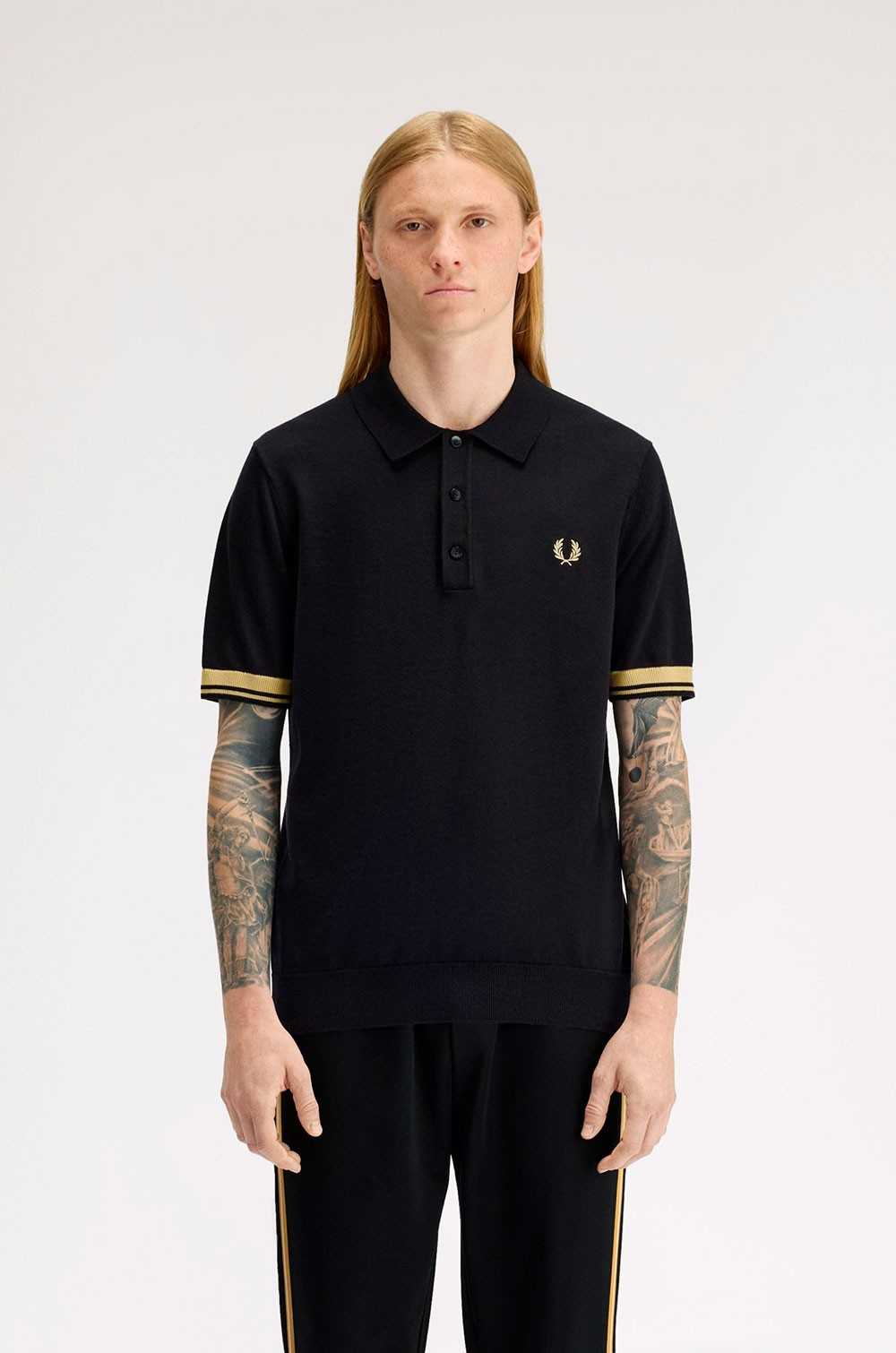 Fred Perry polo negro de punto con puños en contraste
