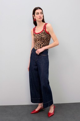 Lola Casademunt pantalón vaquero azul oscuro