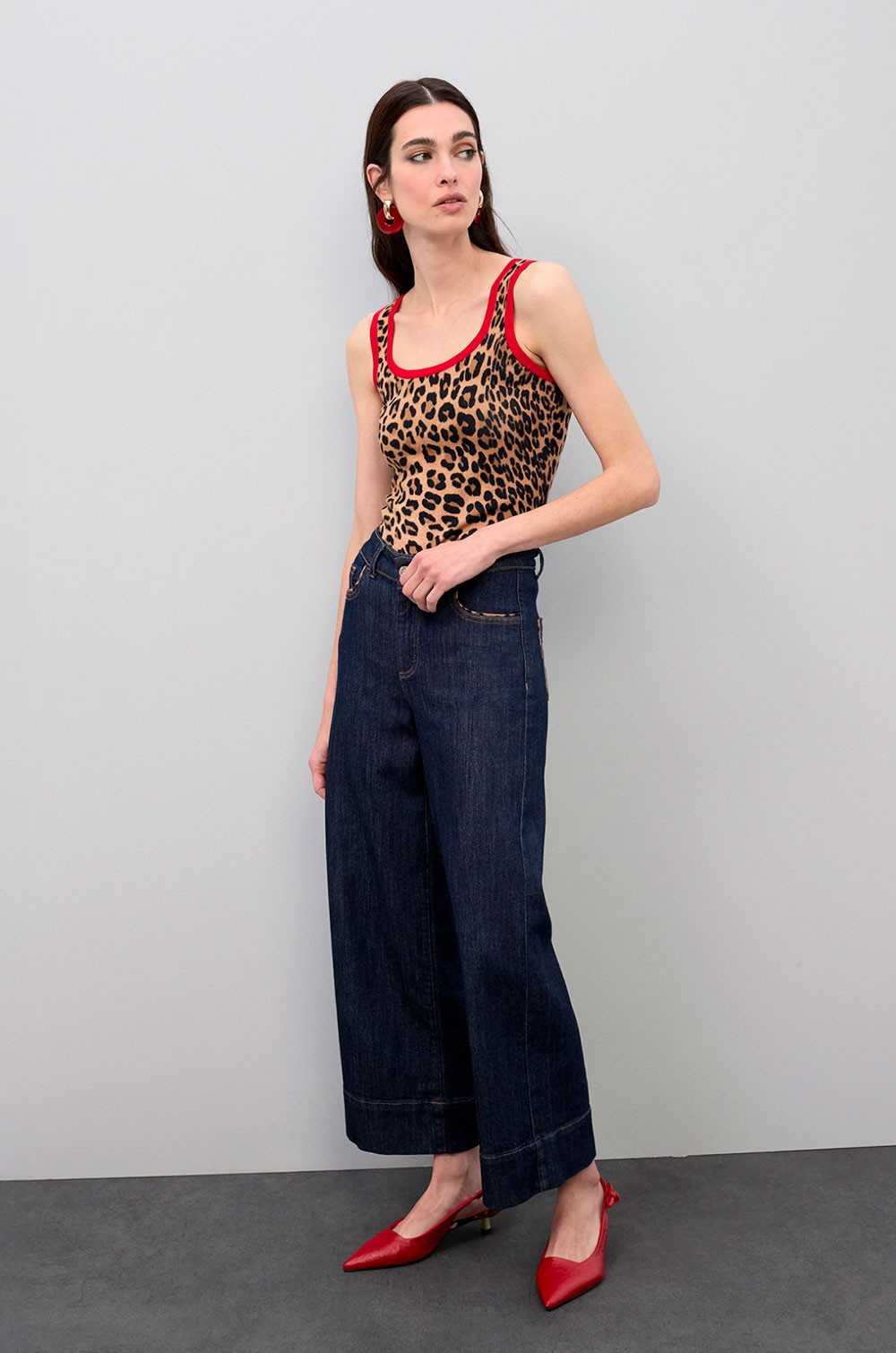 Lola Casademunt pantalón vaquero azul oscuro