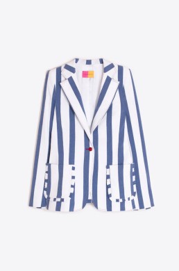 Detalle bolsillos ondulados chaqueta Vilagallo rayas azul blanco