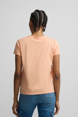 Camiseta naranja Silbon espalda look casual mujer verano