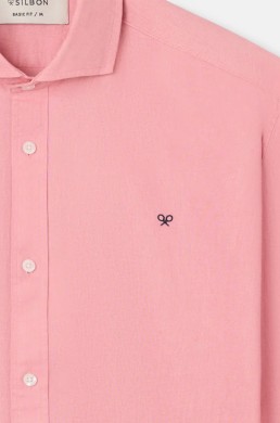 Detalle tejido lino camisa Silbon rosa hombre