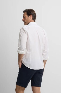Camisa lino blanca Silbon look verano elegante hombre