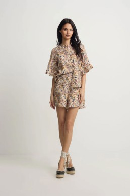 Bermuda estampado cachemir Silbon look verano mujer