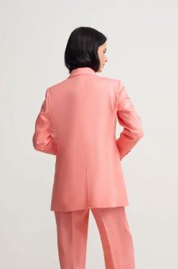 Americana coral Silbon look elegante mujer verano