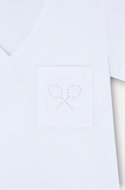 Detalle bolsillo parche raqueta camiseta Silbon mujer