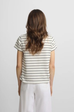 Camiseta rayas Silbon look casual verano mujer detalle espalda
