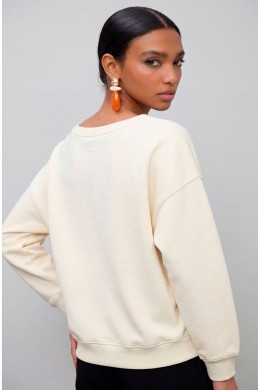 Jersey crudo Lola Casademunt look casual detalle espalda