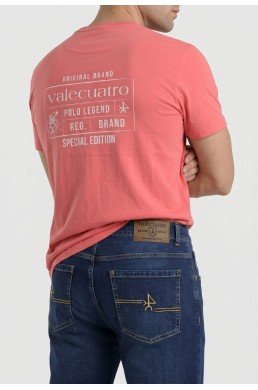 Detalle bolsillo logo pantalón Valecuatro hombre