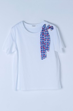 Detalle lazo estampado hombro camiseta Hongo mujer