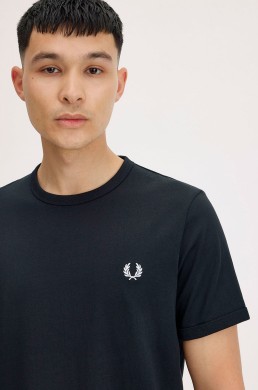 Detalle corona laurel blanca camiseta Fred Perry