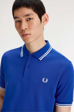 Detalle ribetes blancos polo Fred Perry Eclipse Soho