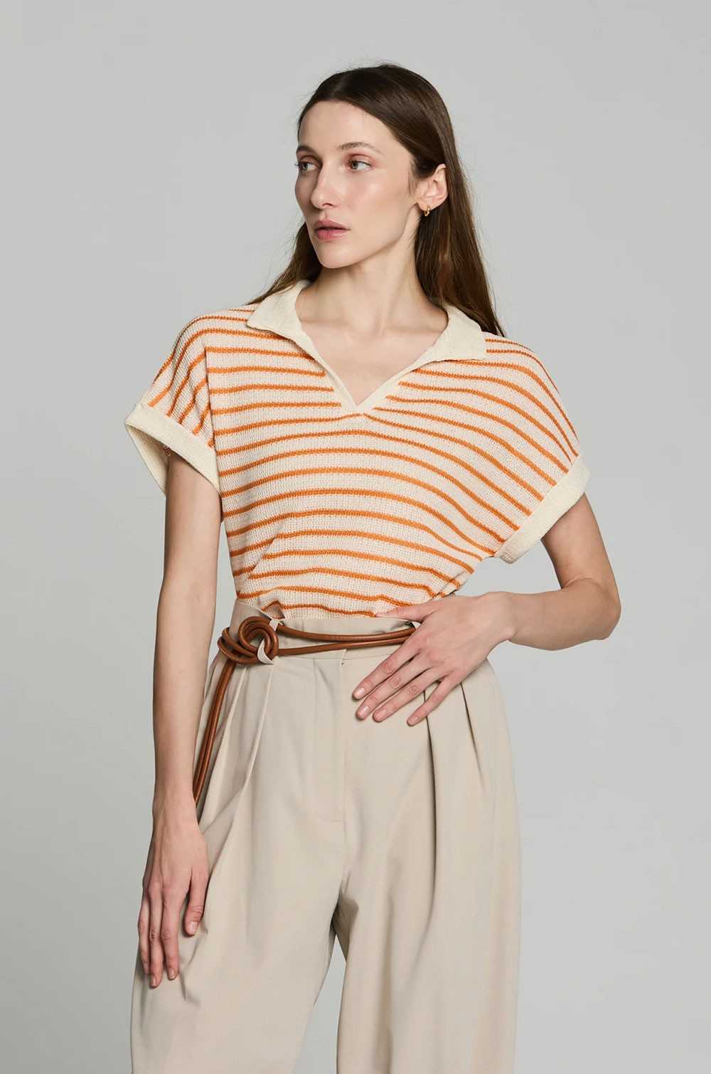 Escorpion polo de punto rayas naranja y crudo