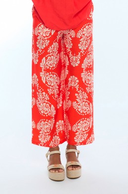 Detalle pantalón estampado paisley Lola Casademunt naranja