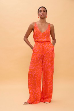 Look pantalón animal print naranja y rosa Lola Casademunt