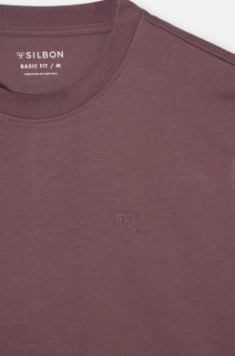 Detalle minilogo parche camiseta burdeos Silbon hombre
