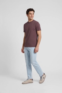 Look camiseta burdeos Silbon hombre con vaquero