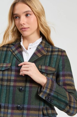 Detalle chaqueta cuadros multicolor Vilagallo
