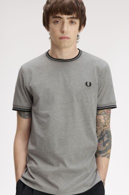 Camiseta gris Fred Perry hombre con corona de laurel negra