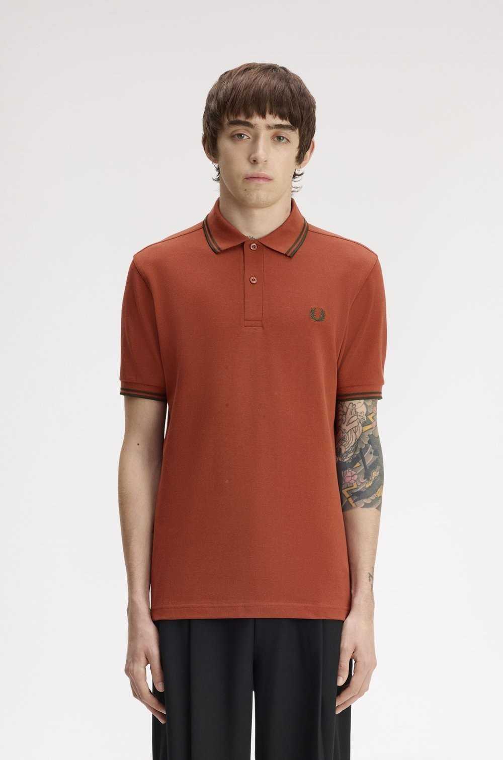 Fred Perry polo manga corta color brandy con ribetes