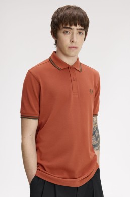 Polo manga corta color brandy Fred Perry M3600 81C