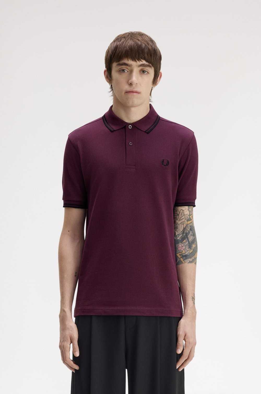 Polo ciruela doble ribete Fred Perry hombre