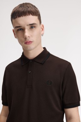 Fred Perry polo manga corta marrón con ribetes