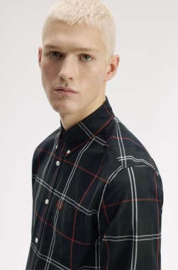 Detalle camisa tartán verde Fred Perry hombre
