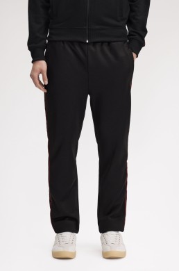 Pantalón chándal negro Fred Perry hombre vista frontal