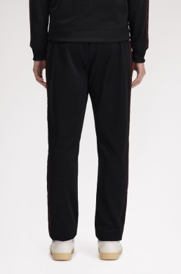 Pantalón chándal negro Fred Perry hombre vista trasera