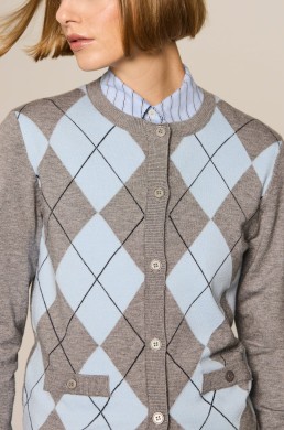 Detalle cárdigan de rombos gris y azul Escorpion mujer