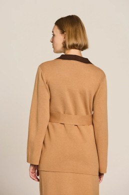 Chaqueta camel Escorpion mujer vista trasera