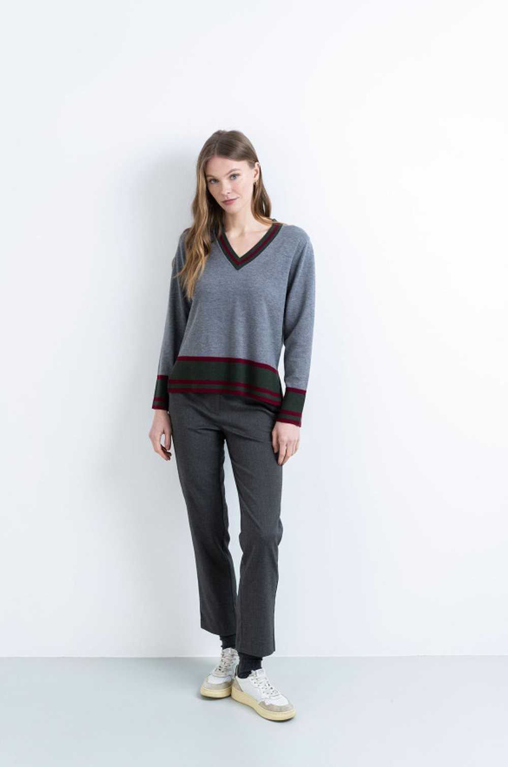 Jersey gris cuello pico verde y granate Hongo mujer