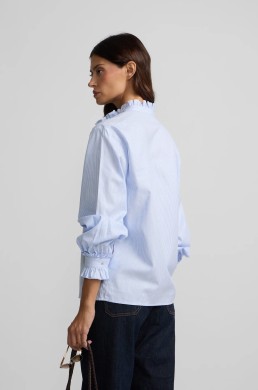 Camisa de rayas celeste Silbon mujer vista trasera