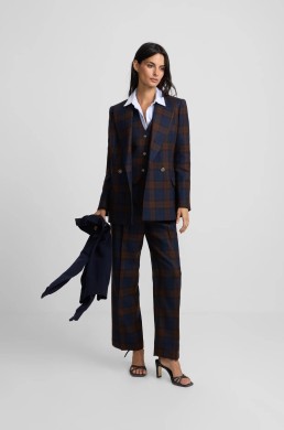 Americana cuadros azul marino y marrón Silbon mujer look completo