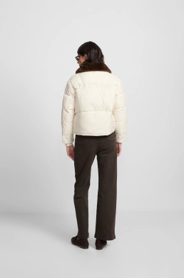 Parka corta acolchada crudo Silbon mujer vista trasera