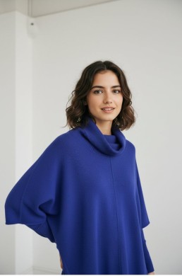 Jersey amplio azul WNT con manga murciélago y cuello vuelto