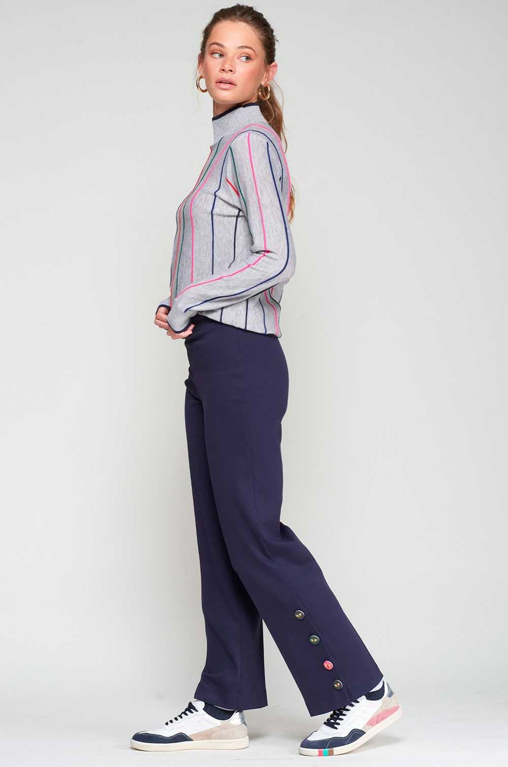 Vilagallo pantalón azul marino con botones