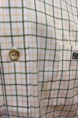 Detalle camisa cuadros verdes Pertegaz invierno