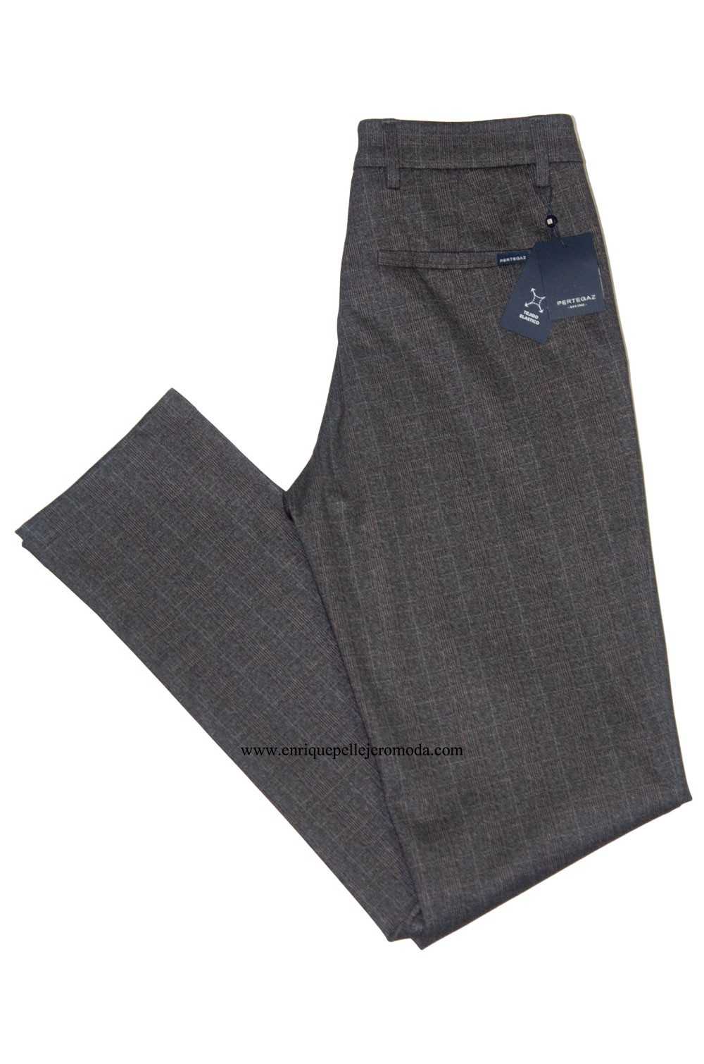 Pertegaz pantalón de vestir con cuadros