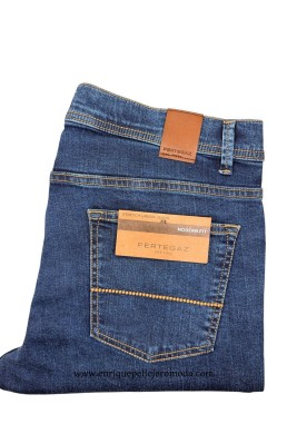 Detalle bolsillo vaquero azul medio Pertegaz Modern Fit
